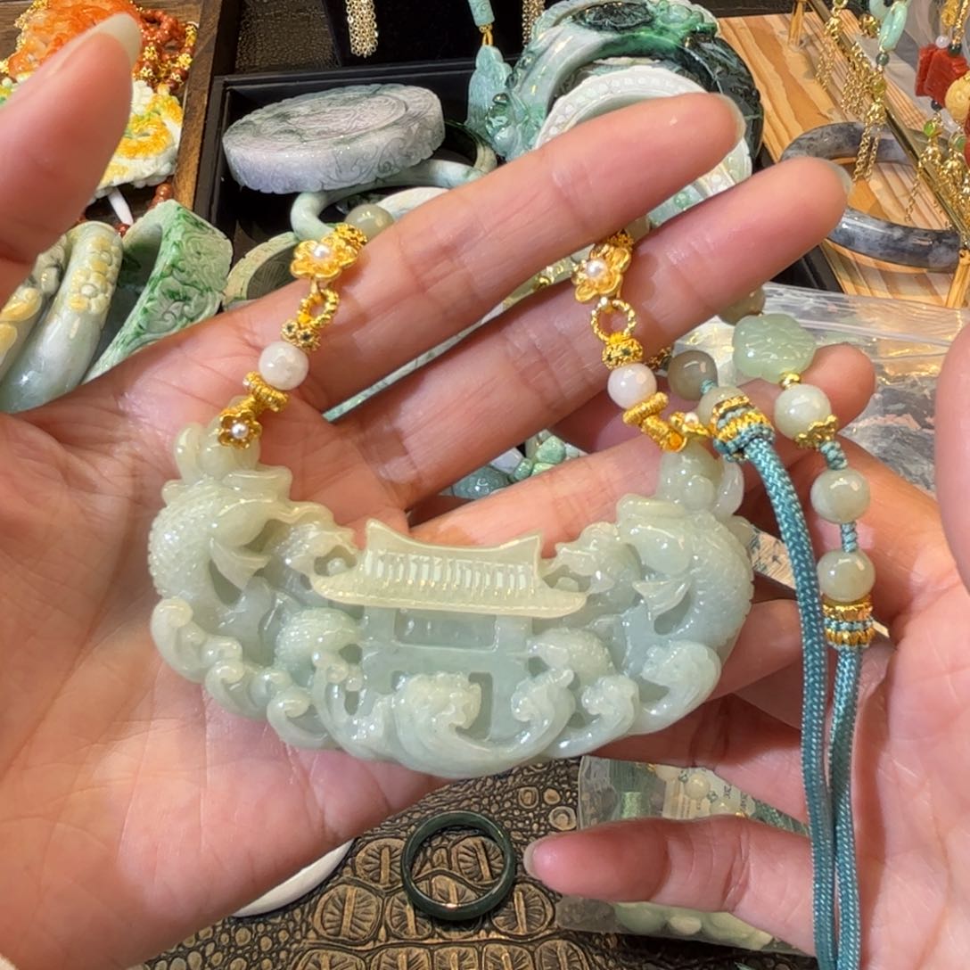 翡翠颈饰未镶嵌待编款