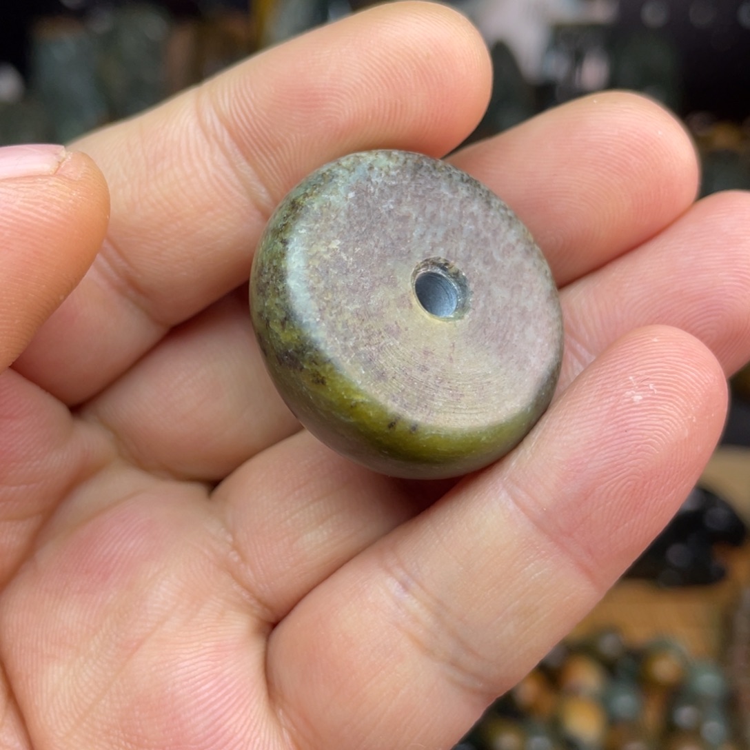 岫岩河磨玉（透闪石质玉）未镶嵌颈饰