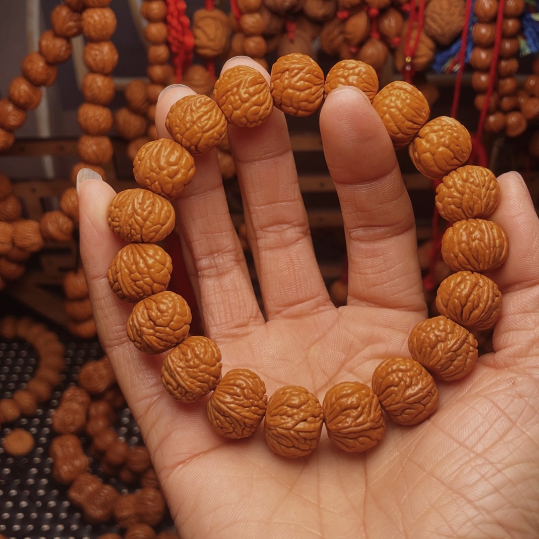 木质类龙纹桃枭挂件