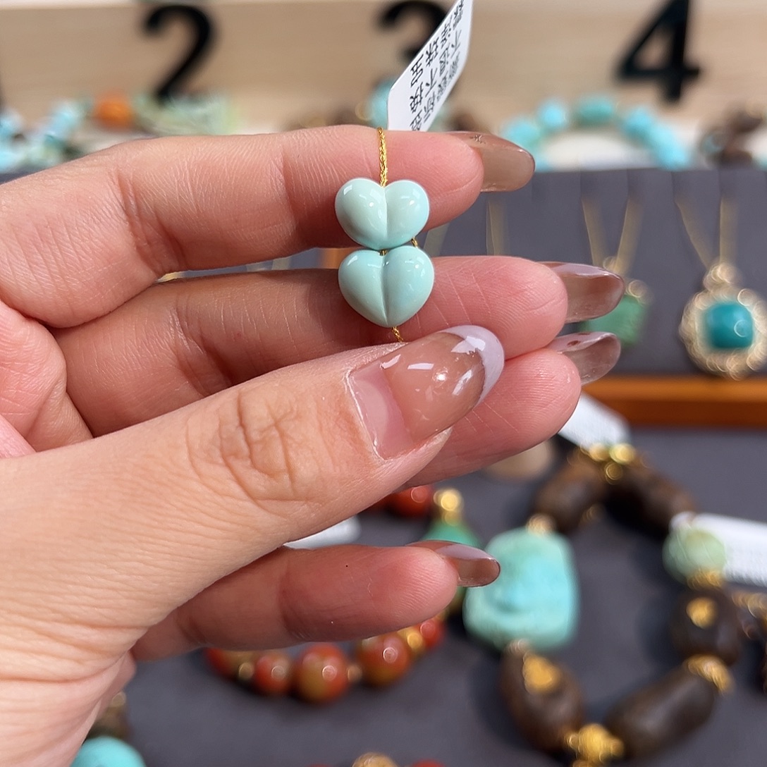 绿松石未镶嵌把件屁桃配饰