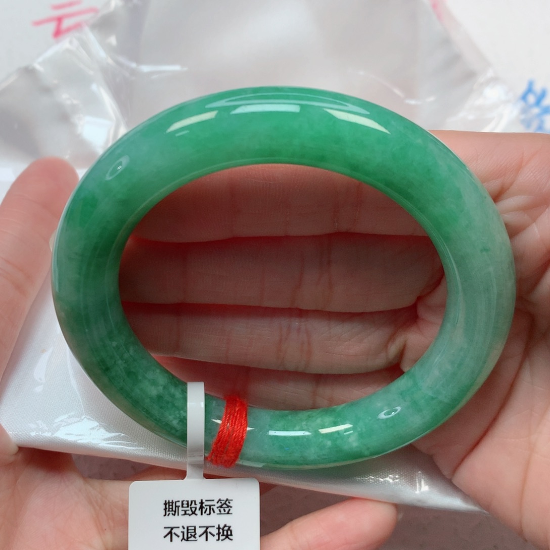 翡翠手镯未镶嵌55.9胖圆条 果阳绿