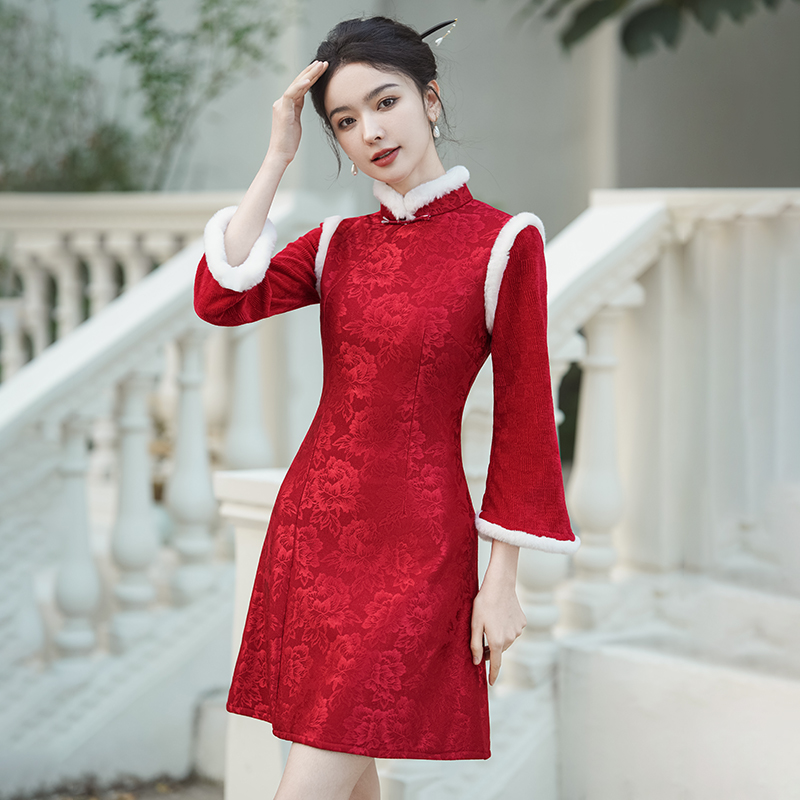 红色旗袍2025年新款冬季加绒加厚长袖改良年轻款过年小袄拜年服女
