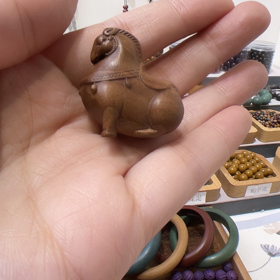 泥塑合香珠老山檀唐马配饰