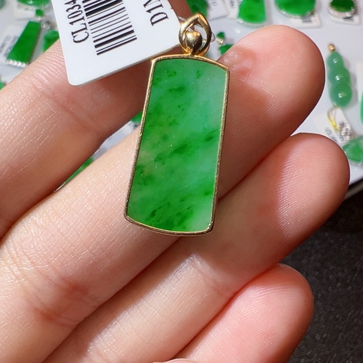 翡翠挂件18K金镶嵌翡翠m