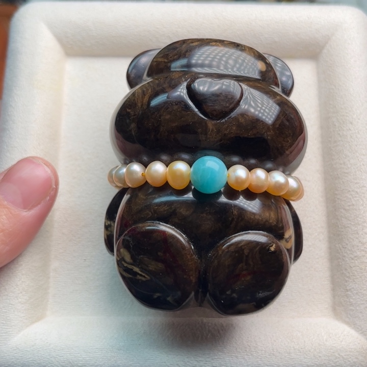 琥珀未镶嵌颈饰熊