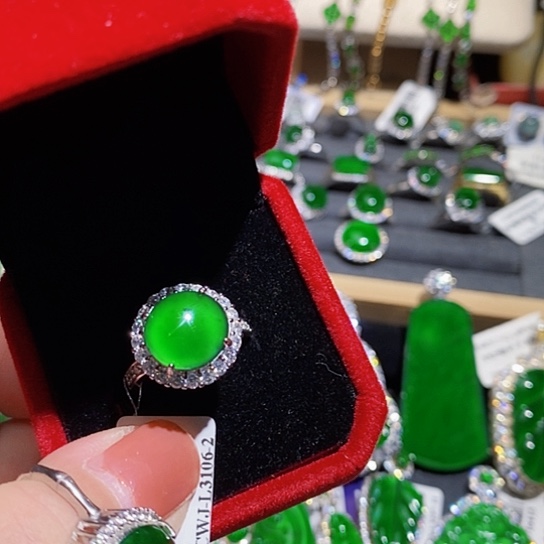 翡翠未镶嵌戒指戒指