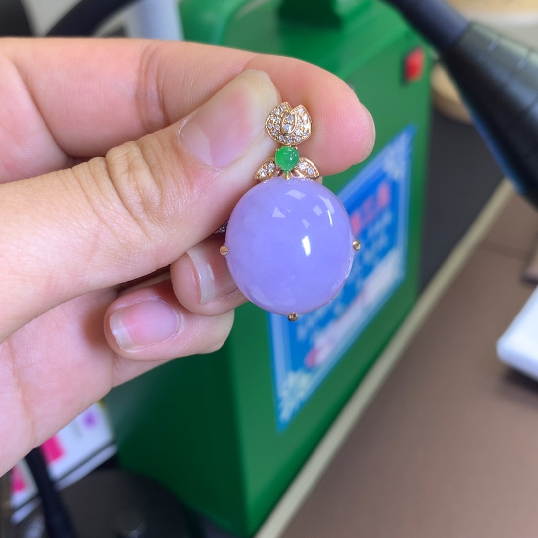 翡翠颈饰18K金镶嵌翡翠