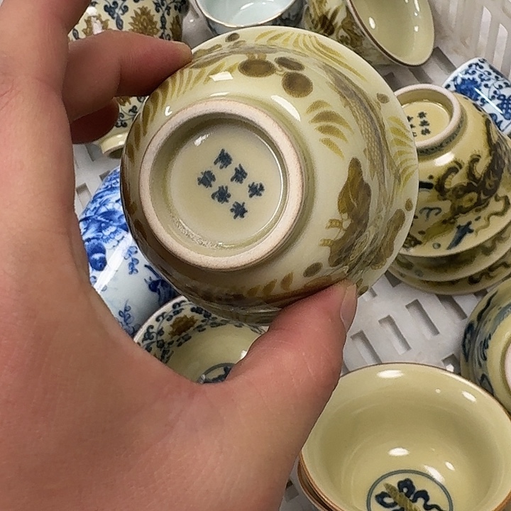 瓷片釉里金鱼藻主人杯
