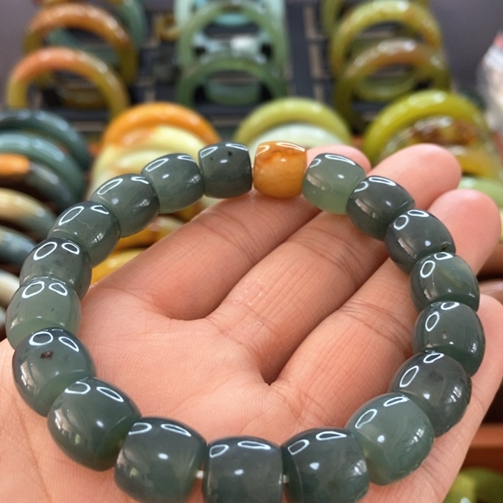 蛇纹石玉手镯未镶嵌