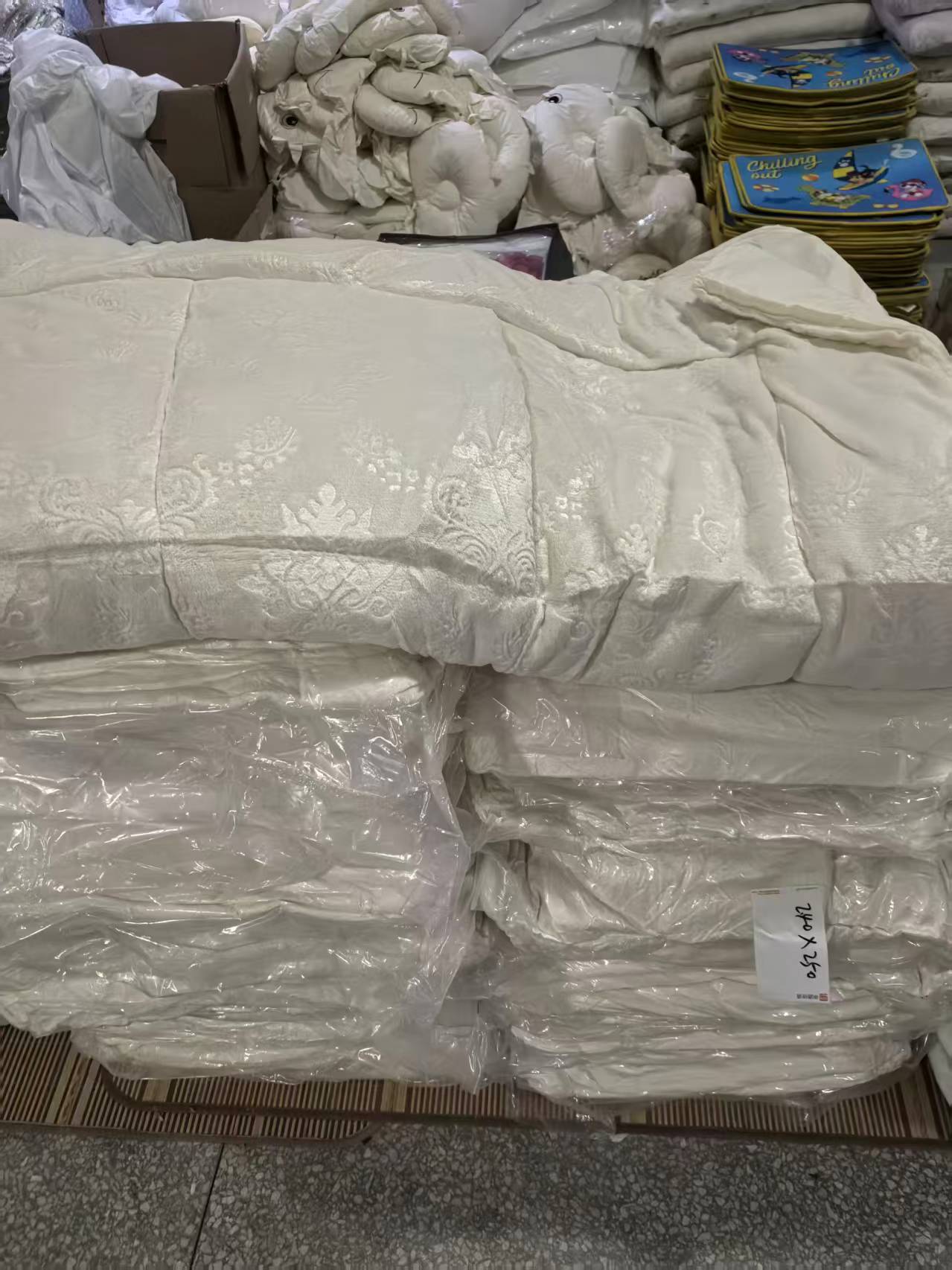 《厚广家》3楼240×250米黄色一面法兰绒厚被子 发1张6.6斤