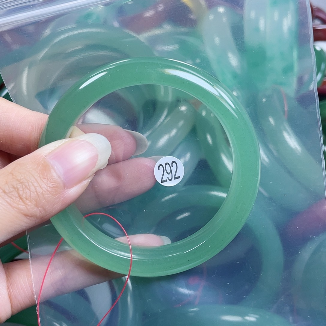 石英质玉手镯未镶嵌55