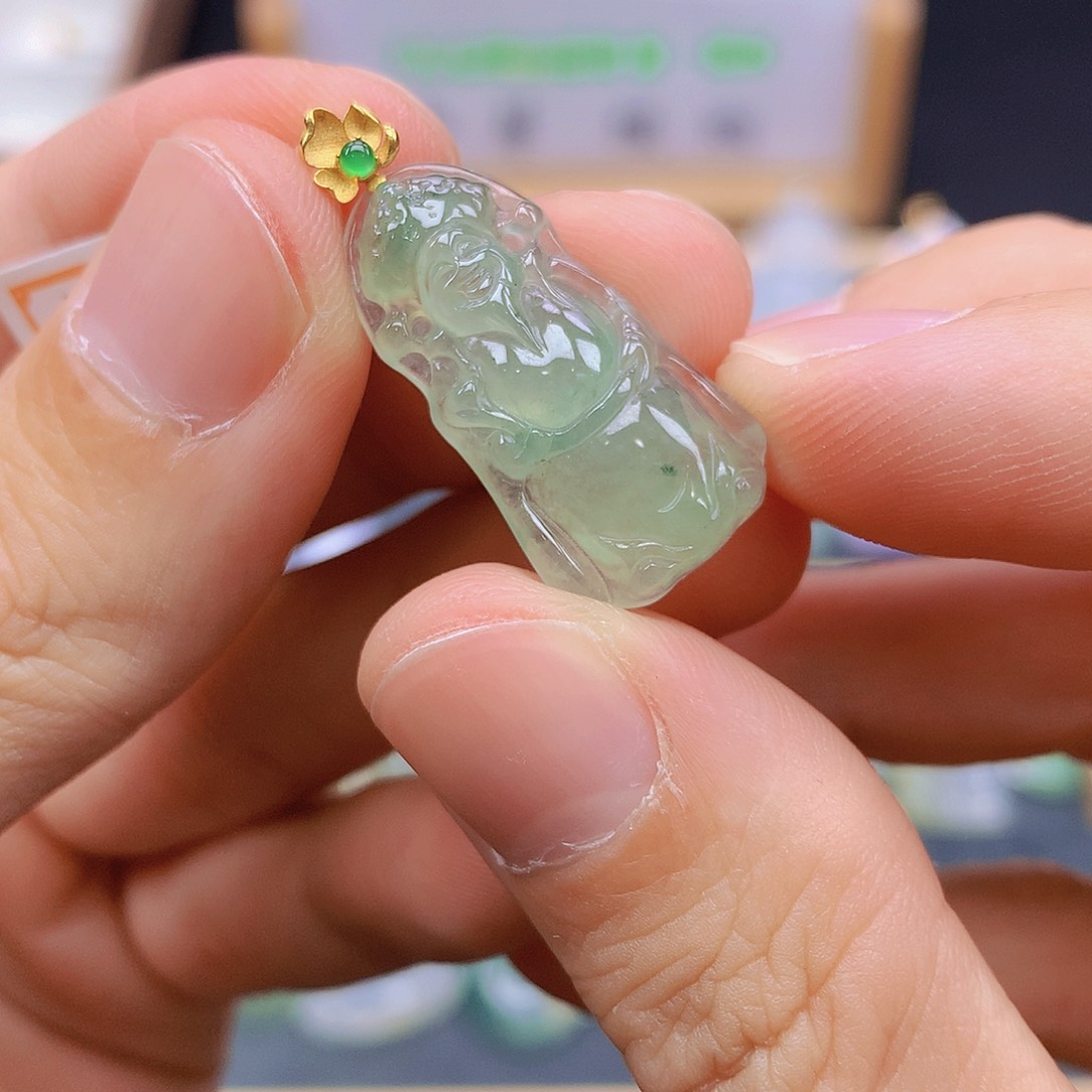 翡翠18K金镶嵌颈饰翡翠