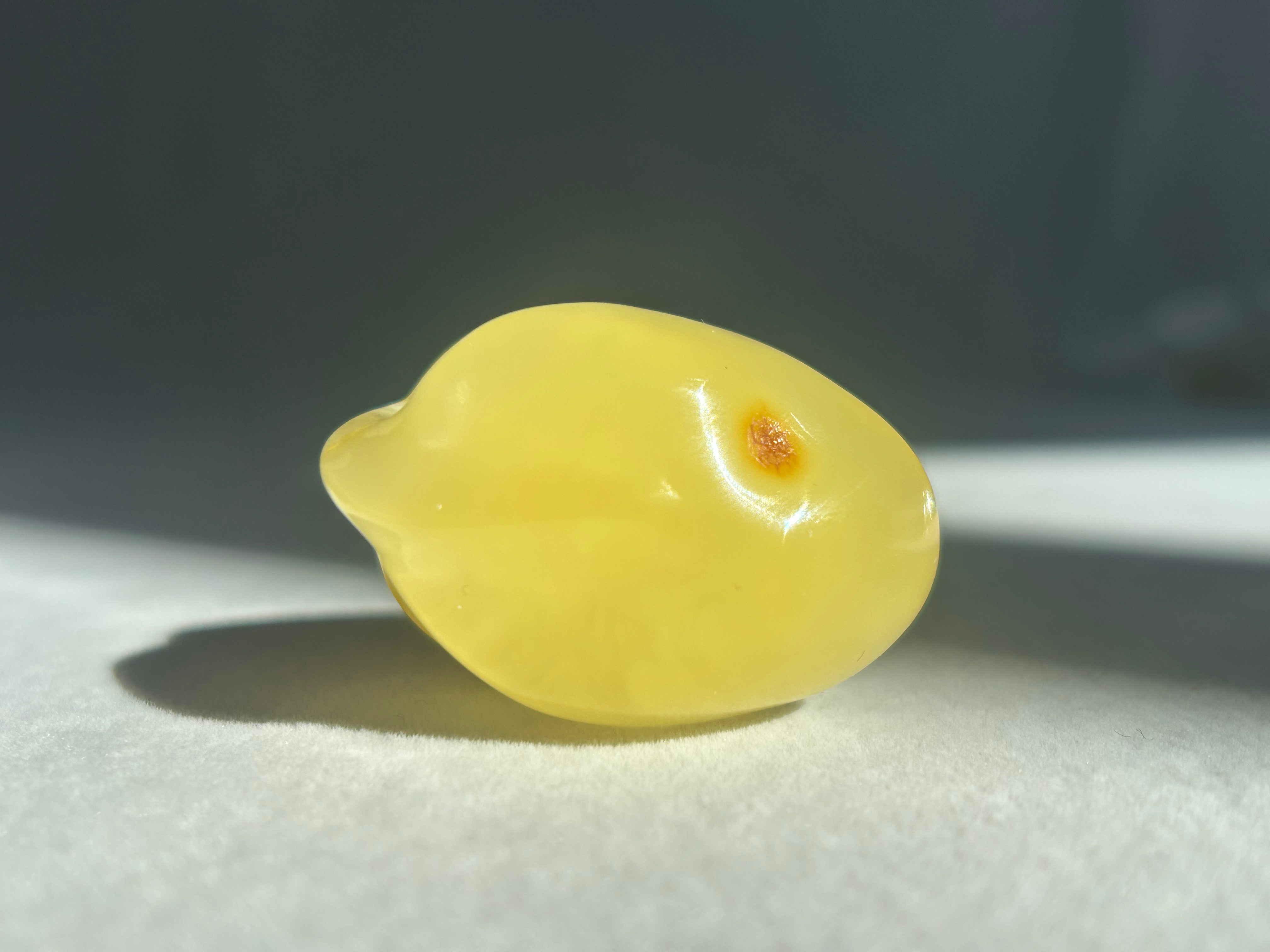 编号A10073.天然蜜蜡白蜡花腊金绞蜜妖花随形豆芽希望豆吊坠留沁