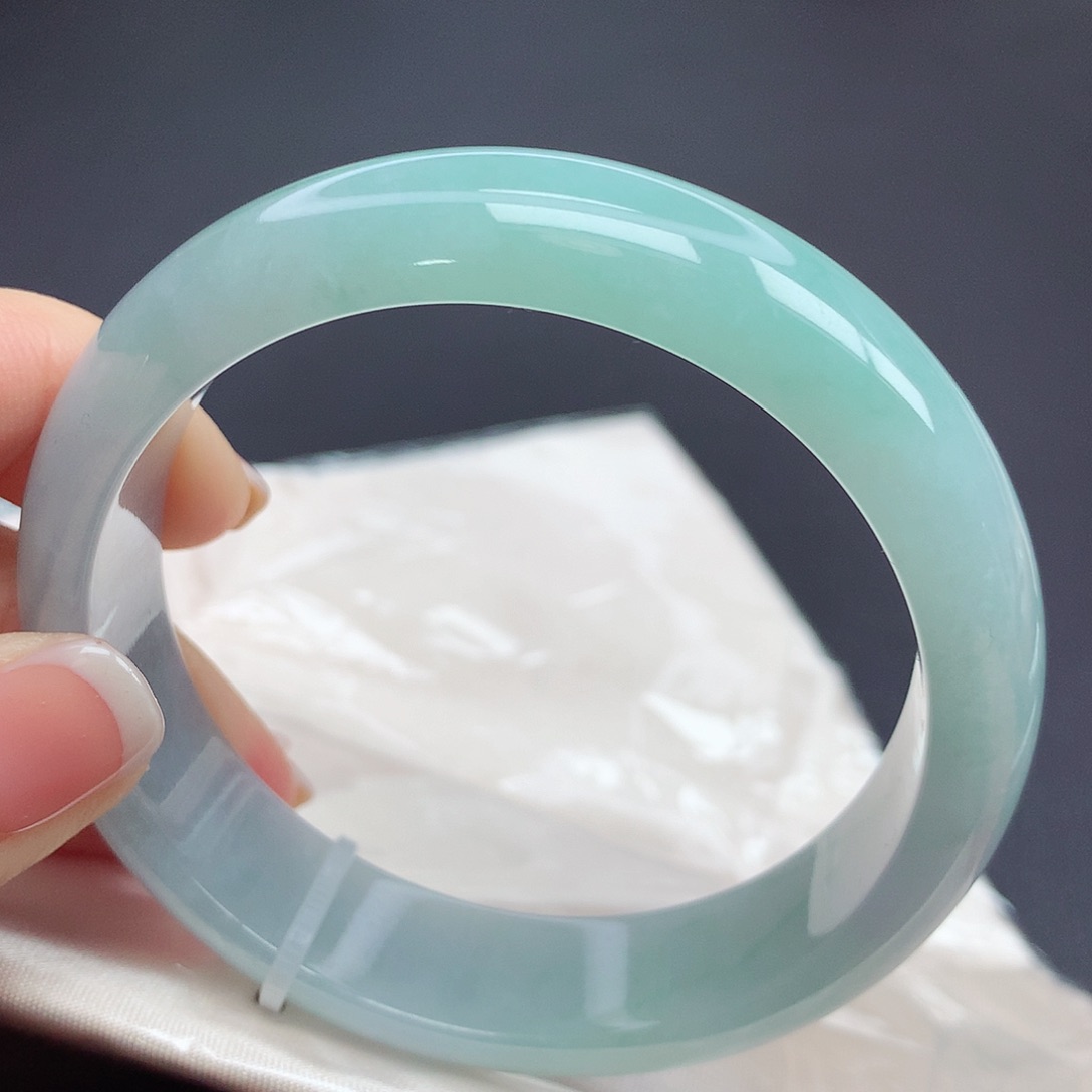 翡翠手镯未镶嵌10n n n n n n n n