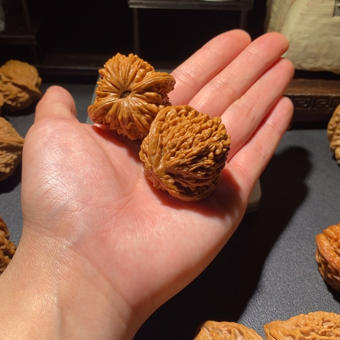 文玩核桃吊坠W*Y山地楼