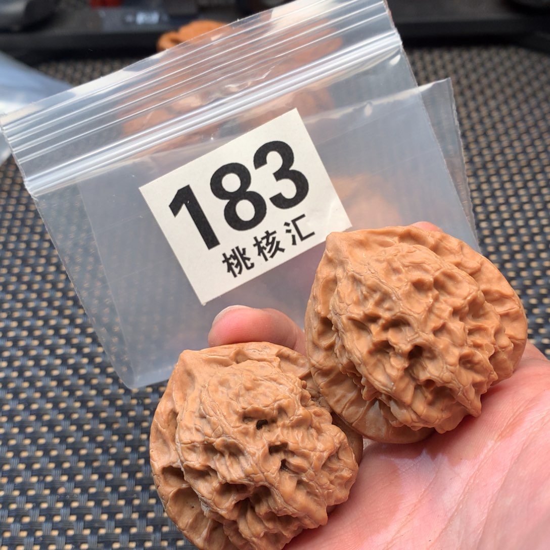 文玩核桃把件梨木台42