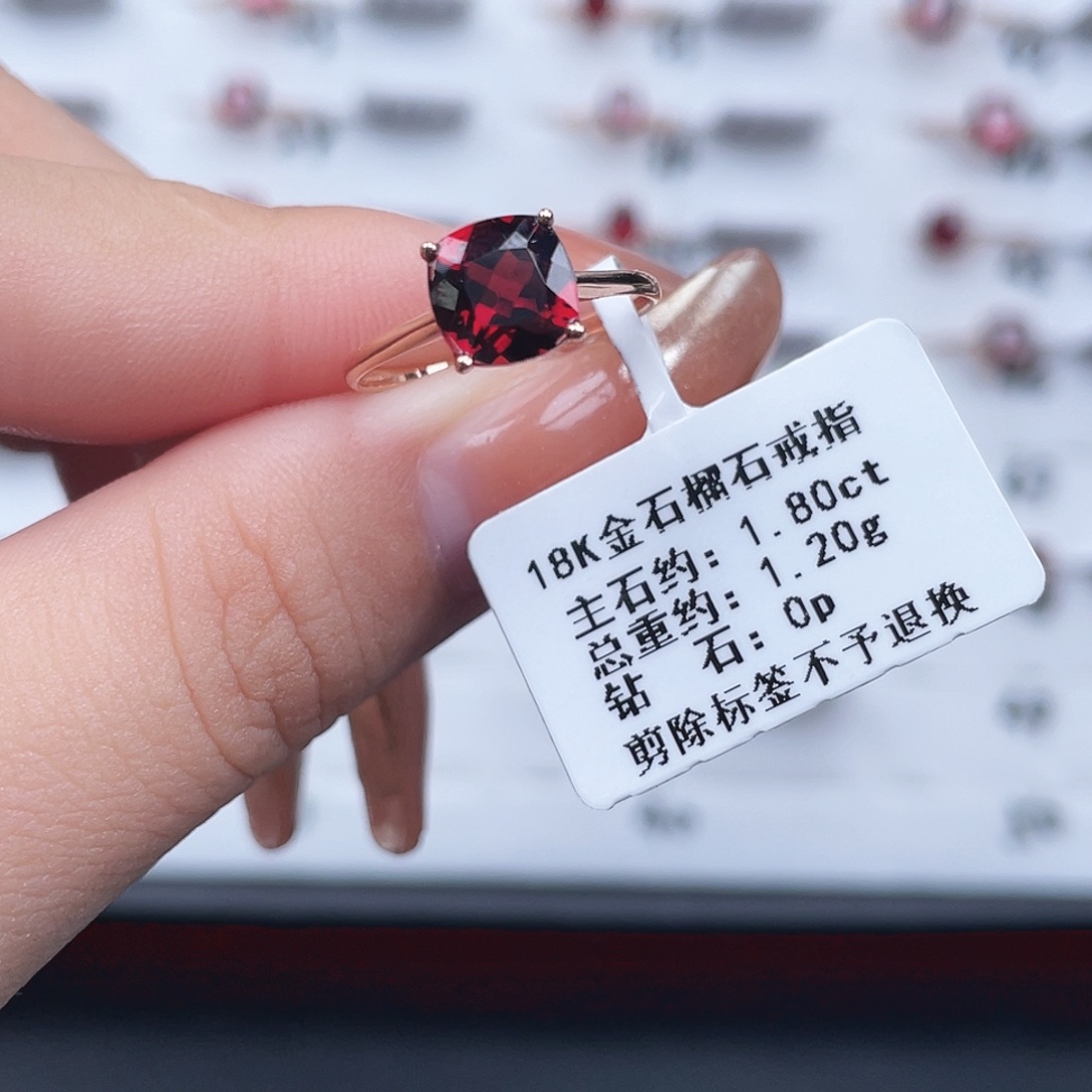 戒指18K金镶嵌石榴石