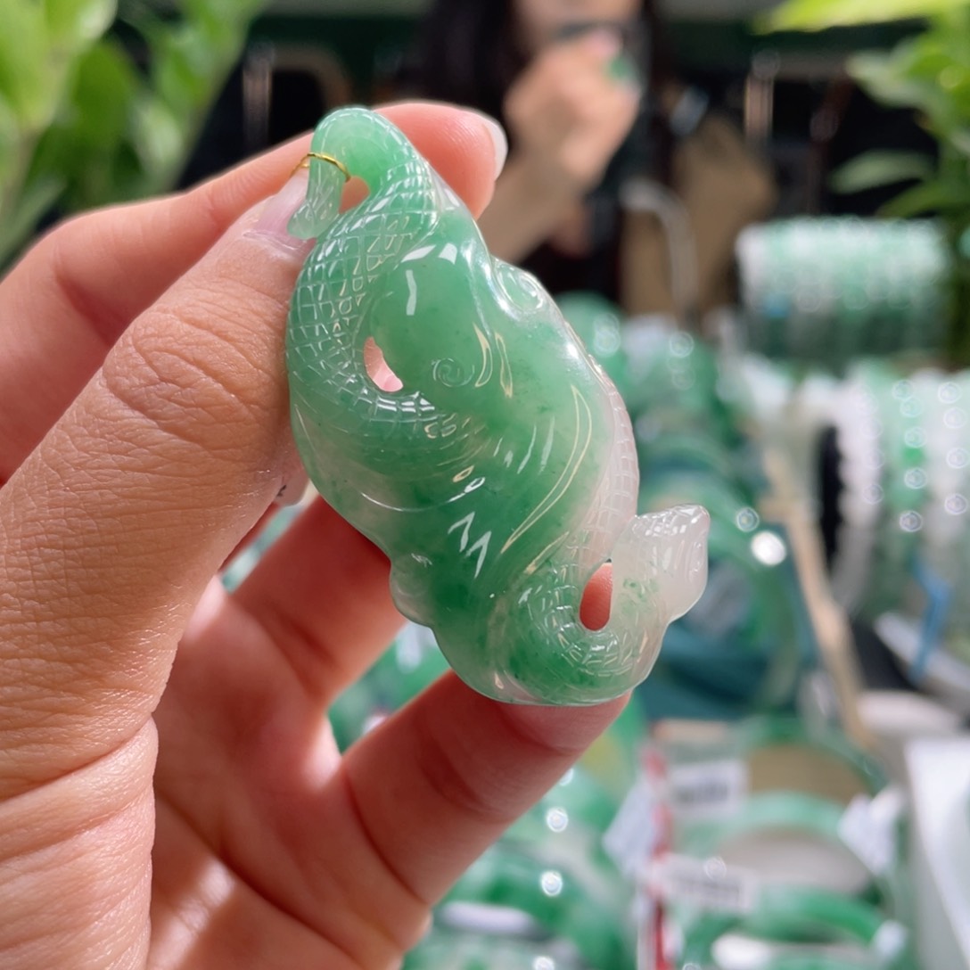 石英质玉颈饰未镶嵌灵蛇