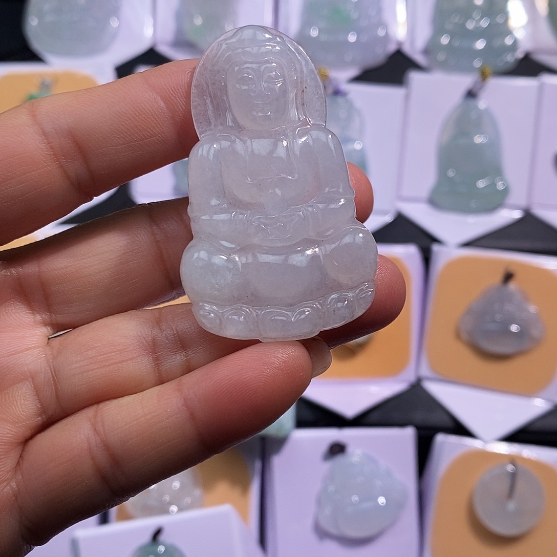 翡翠未镶嵌颈饰观音