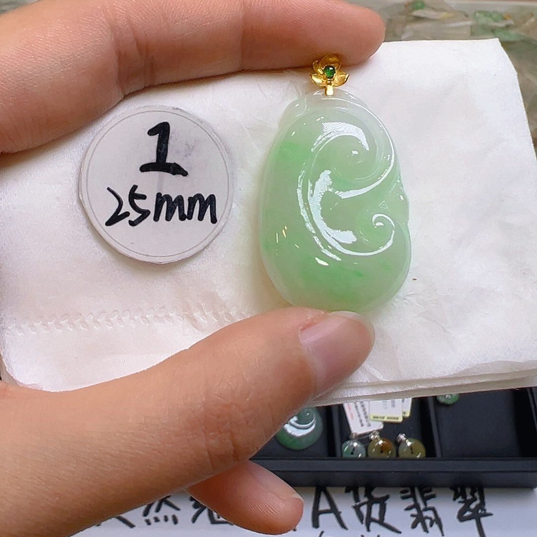 翡翠颈饰18K金镶嵌翡翠