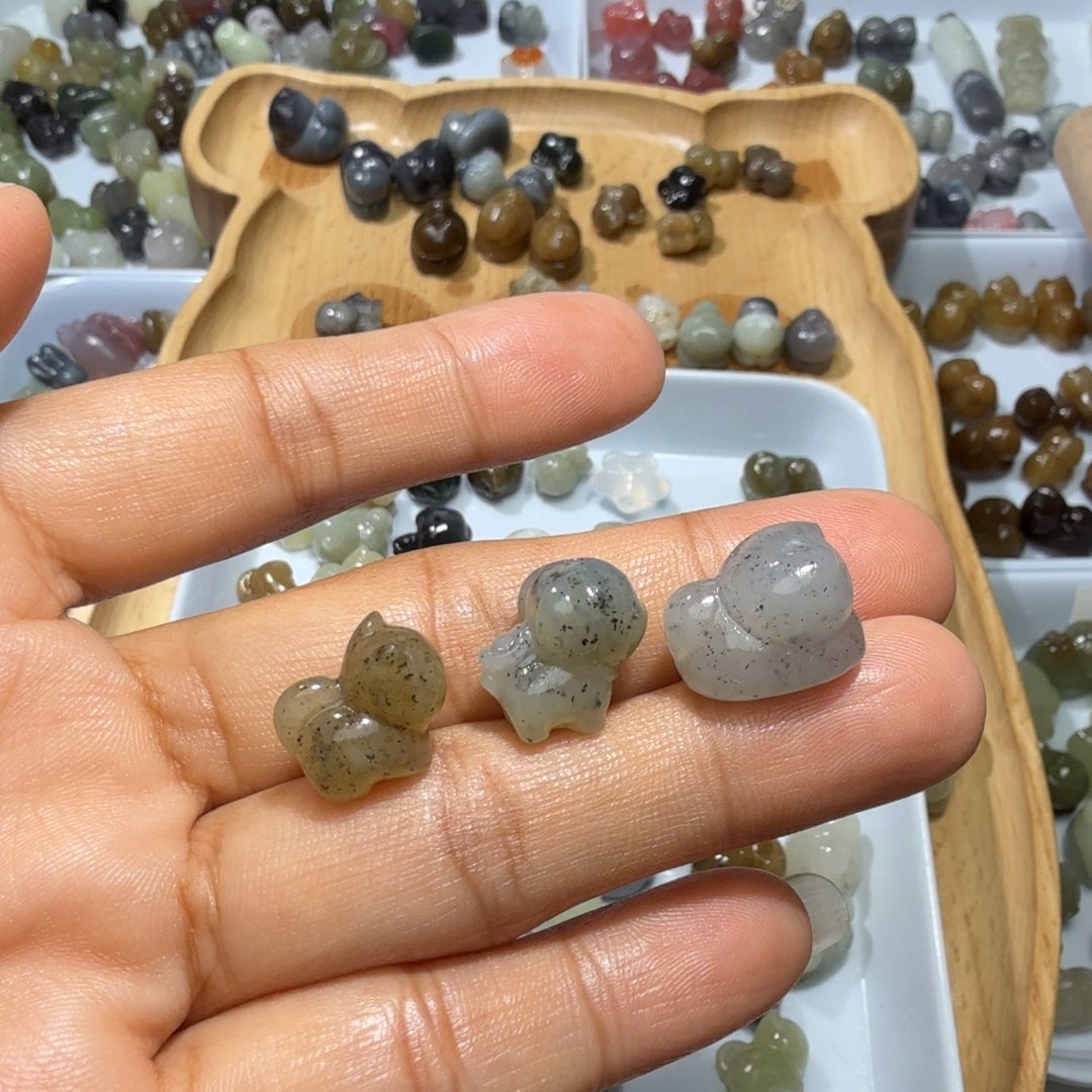 樱***落和田玉未镶嵌珠宝奇石