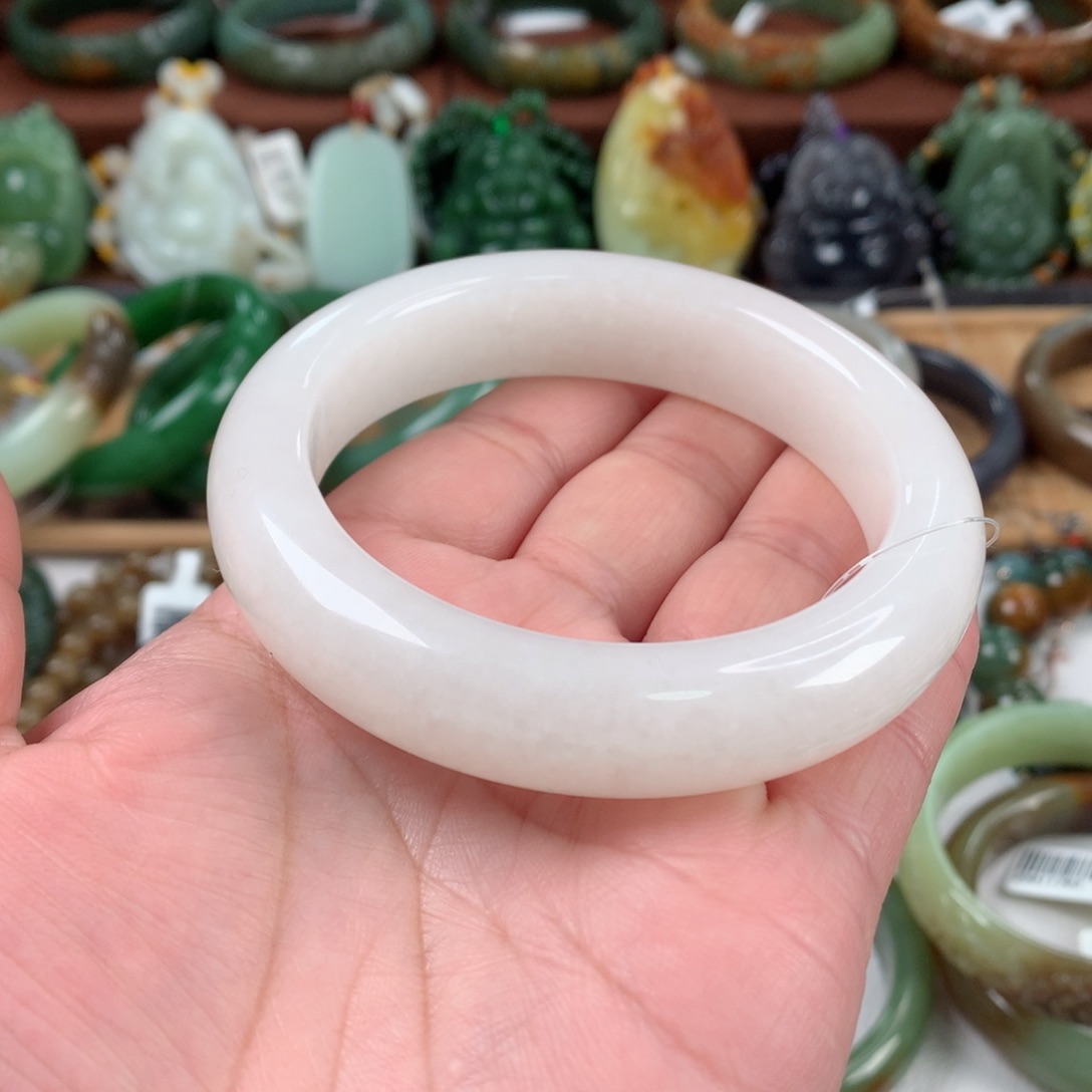 和田玉手镯未镶嵌58_60口径