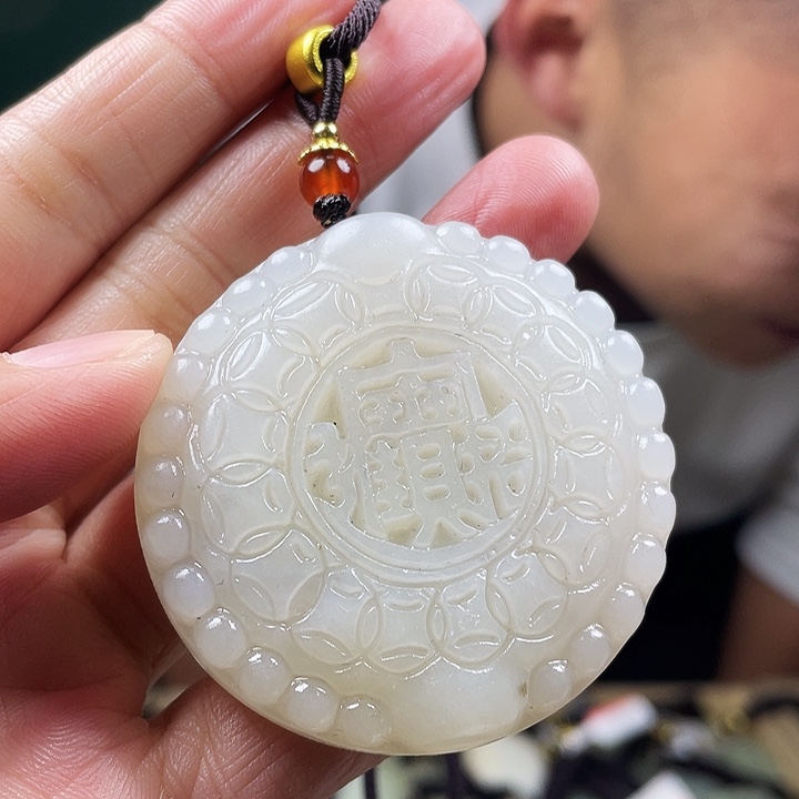 和田玉未镶嵌颈饰多样性