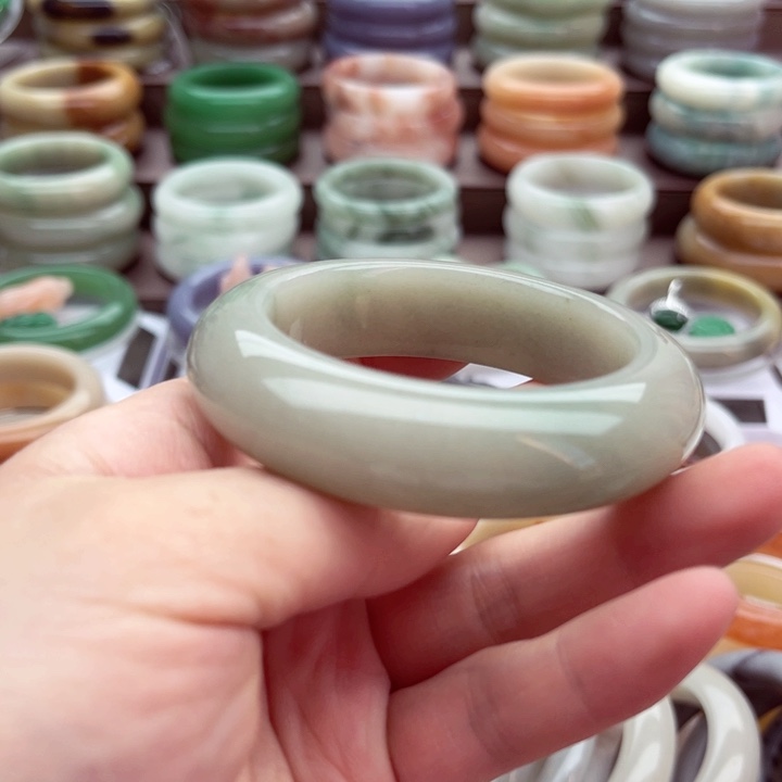 石英质玉手镯未镶嵌