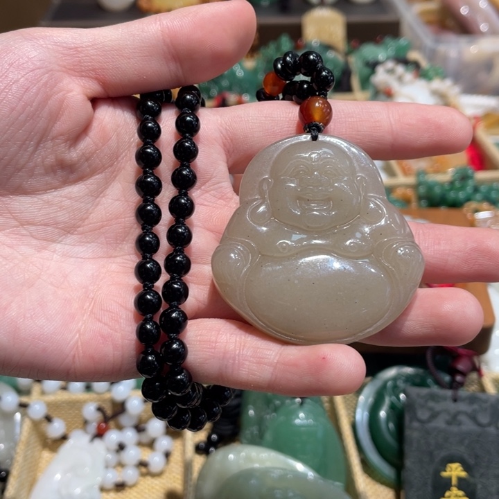 石英质玉未镶嵌颈饰