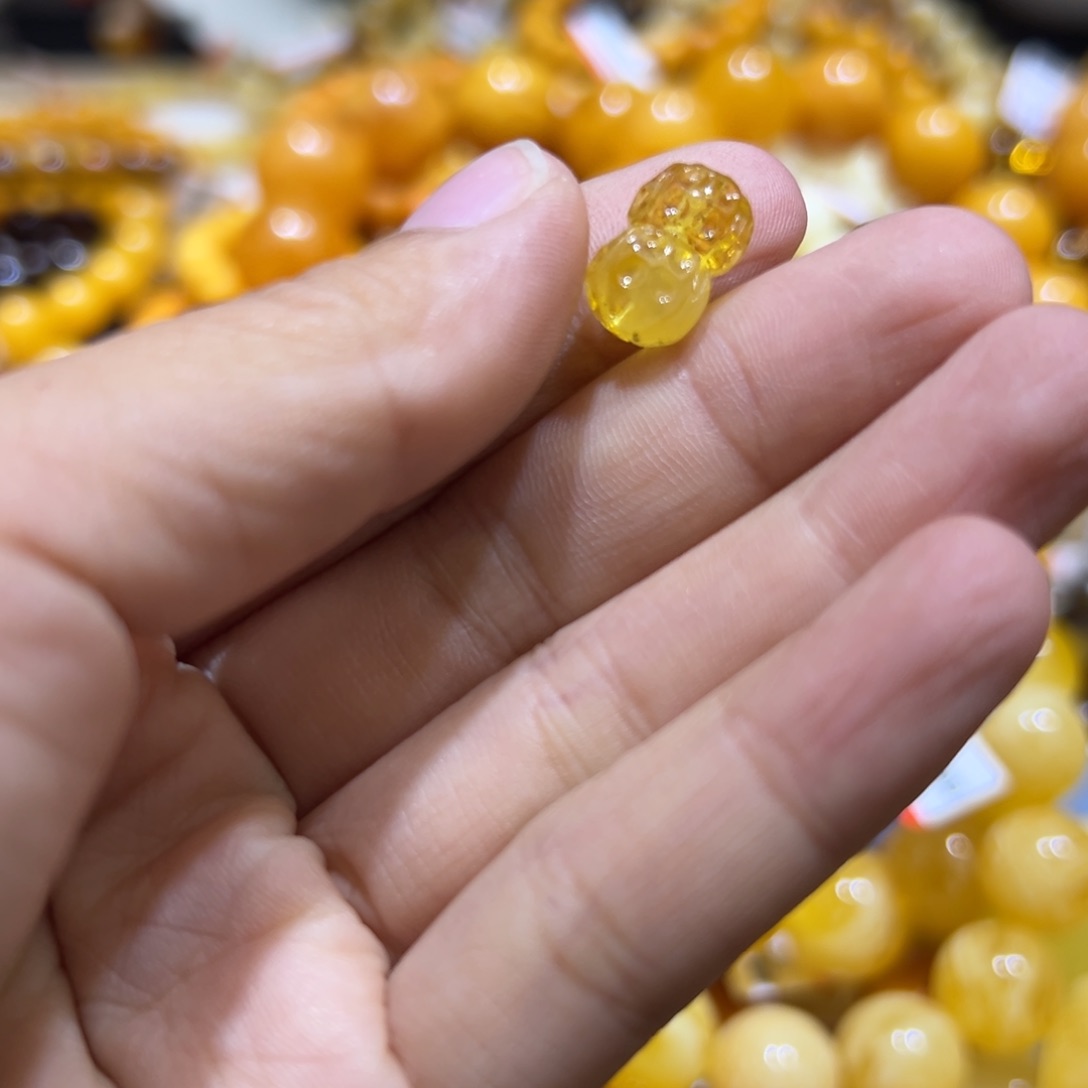 琥珀珠宝奇石未镶嵌