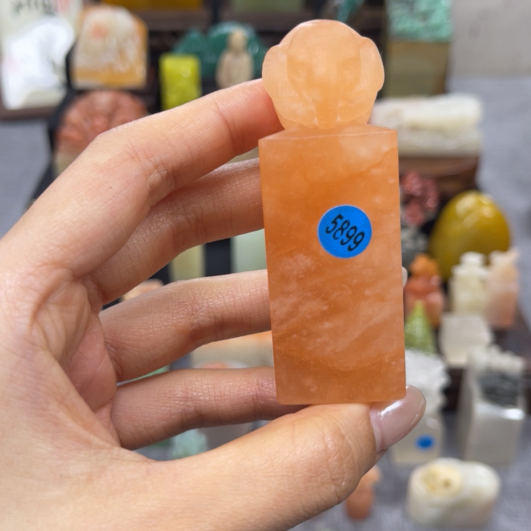 D***儿寿山石印石5899。            