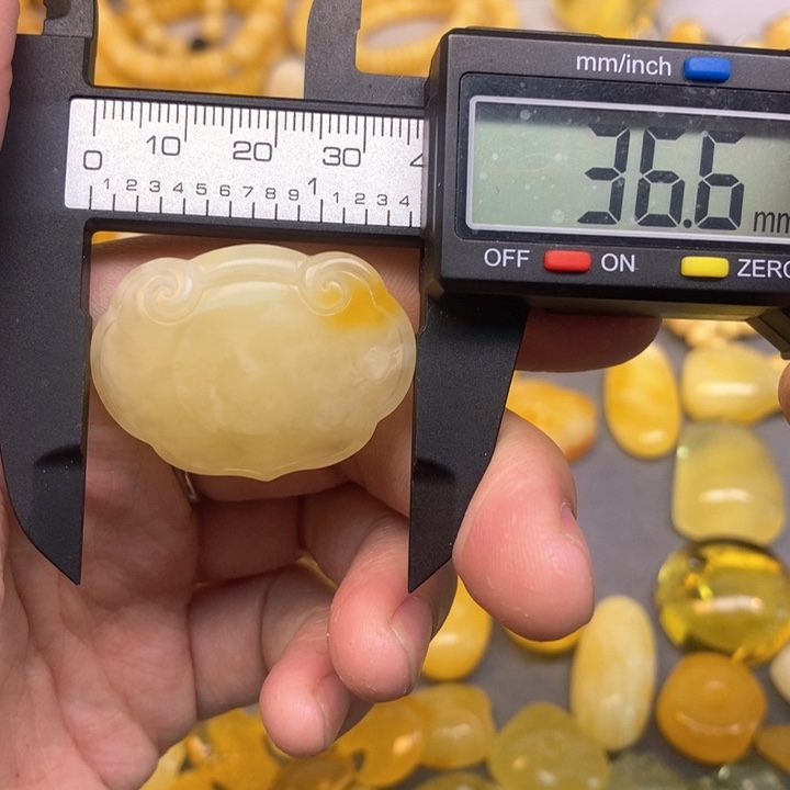 未镶嵌琥珀珠宝奇石