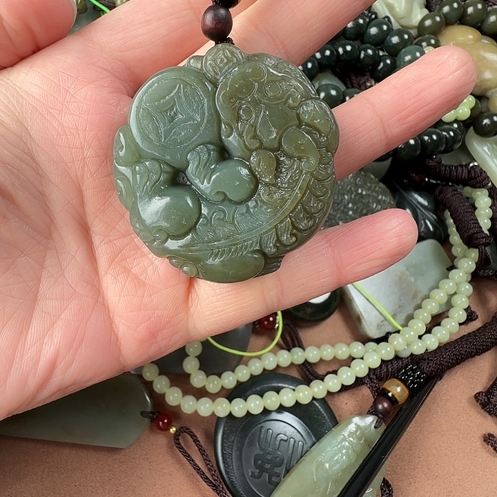 和田玉颈饰未镶嵌