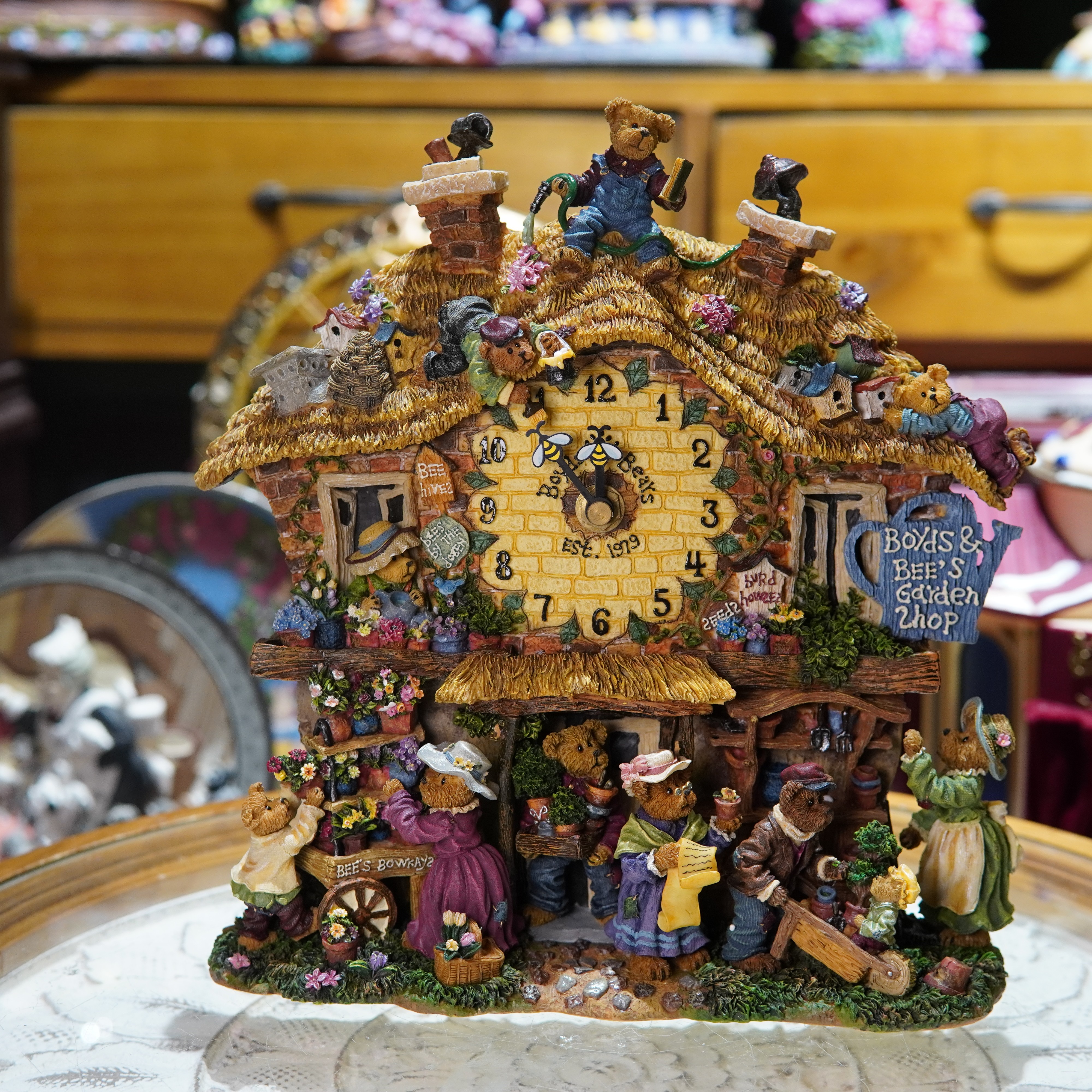 Boyds 浇花小熊钟表