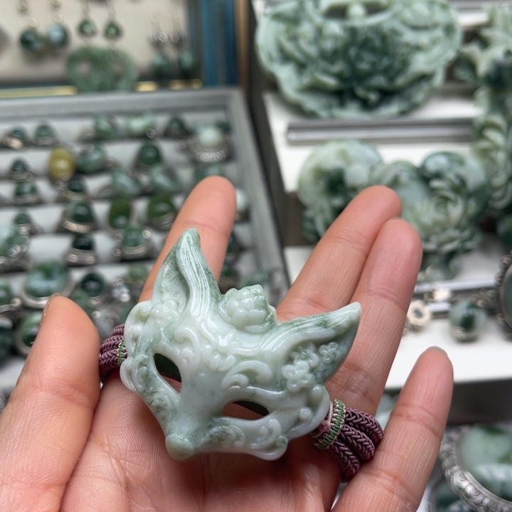 透闪石-蛇纹石玉手牌未镶嵌