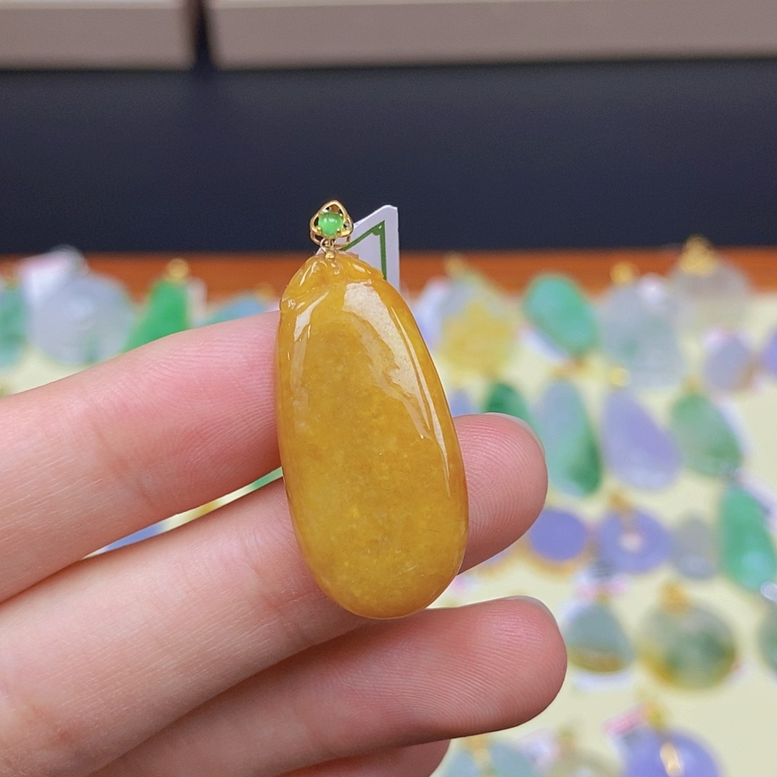 翡翠颈饰18K金镶嵌翡翠