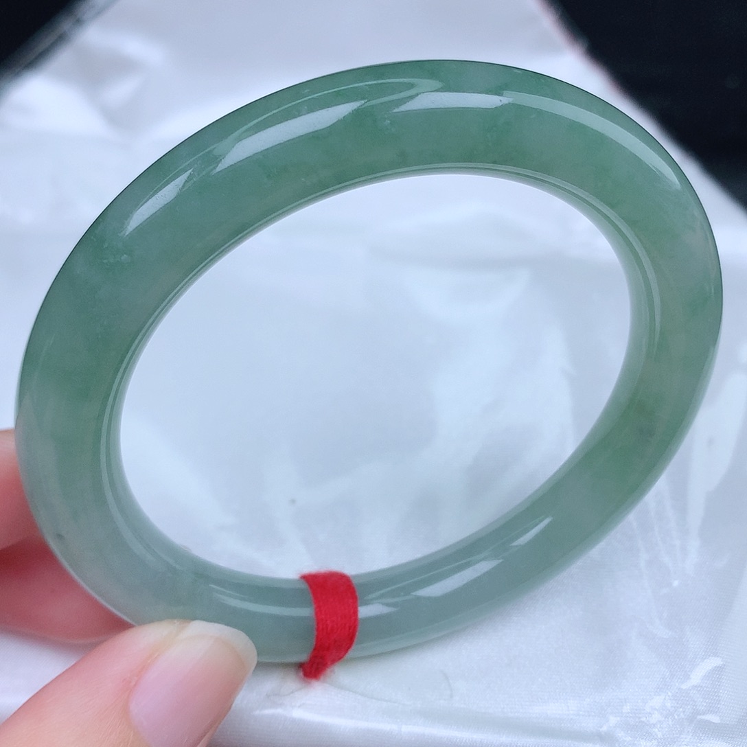 未镶嵌手镯（圆镯）翡翠天然