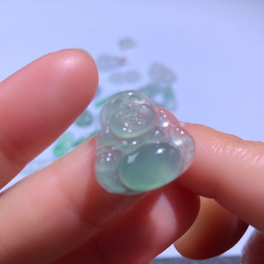 翡翠颈饰未镶嵌佛