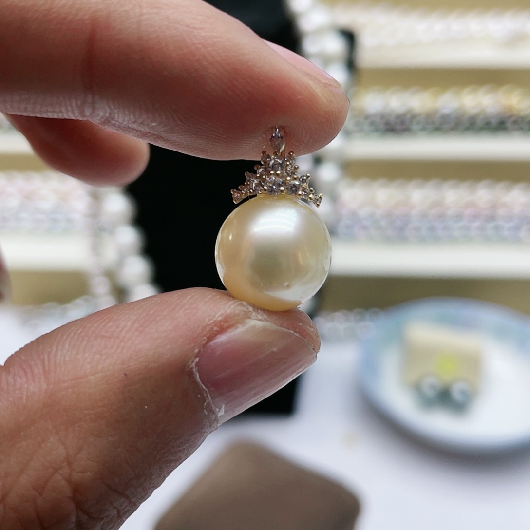 海水珍珠颈饰18K金镶嵌