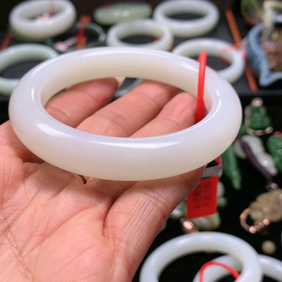 和田玉手镯未镶嵌小*滴