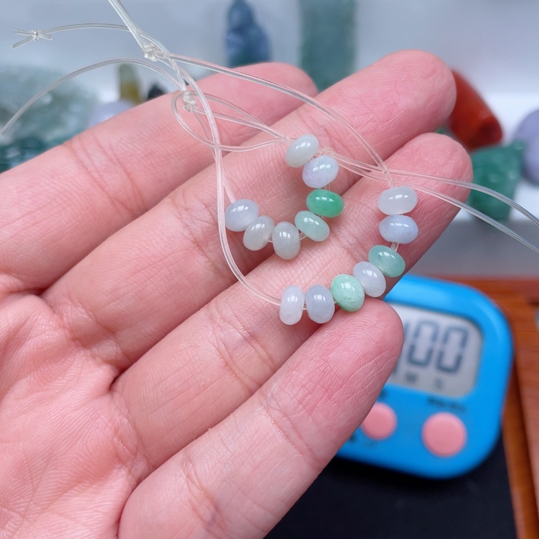 翡翠颈饰未镶嵌多**亿卡6珠子