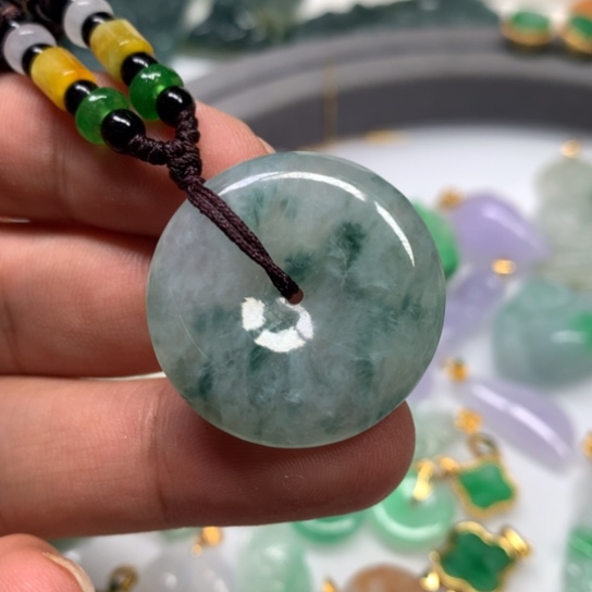 翡翠颈饰未镶嵌翡翠