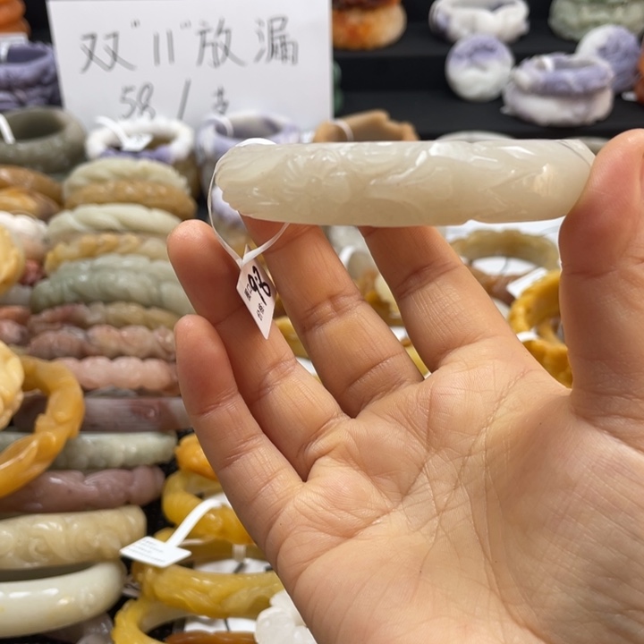 有***！石英质玉未镶嵌手镯