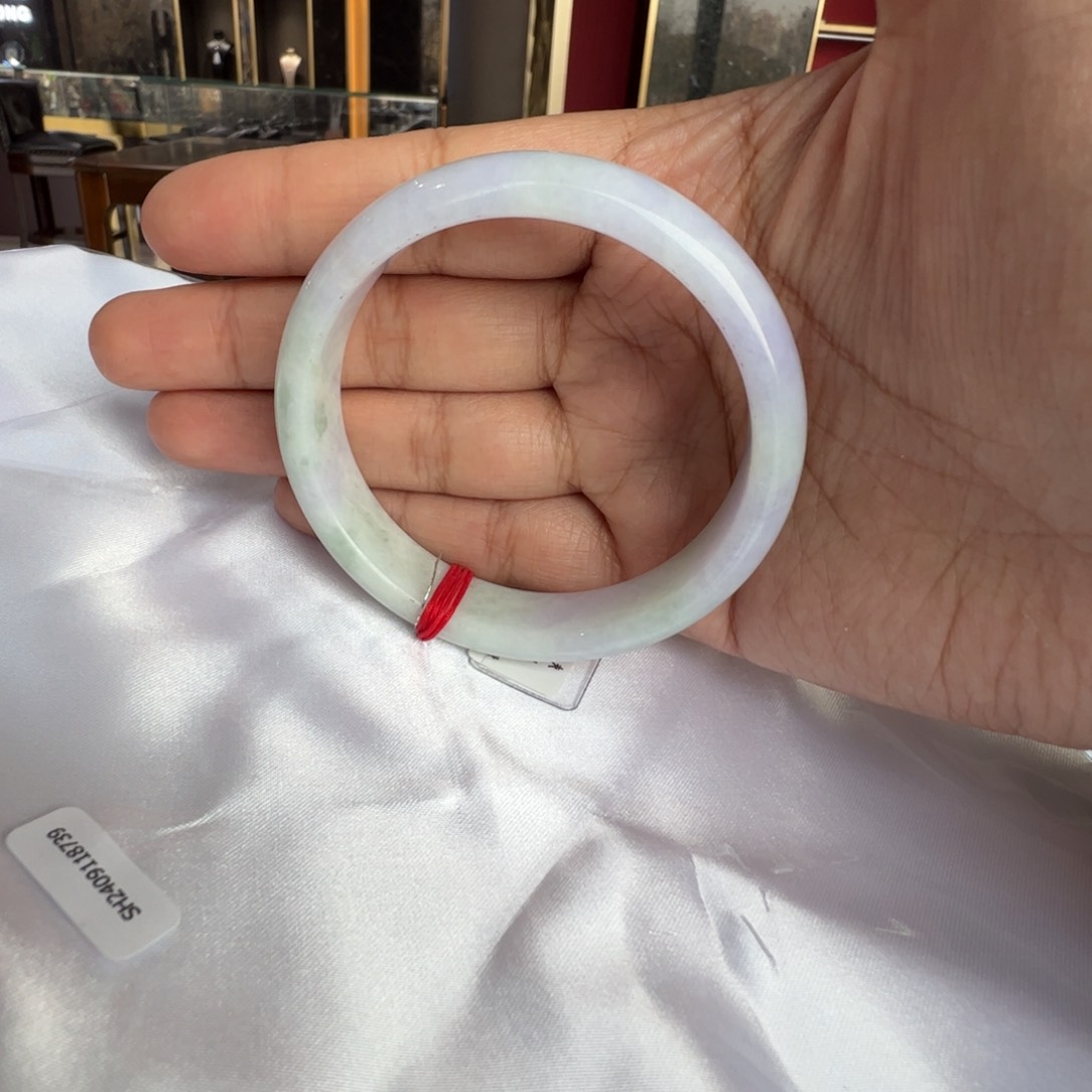 翡翠手镯未镶嵌春彩