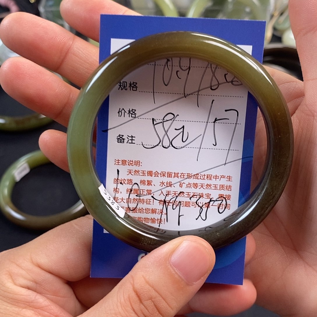 和田玉未镶嵌手镯