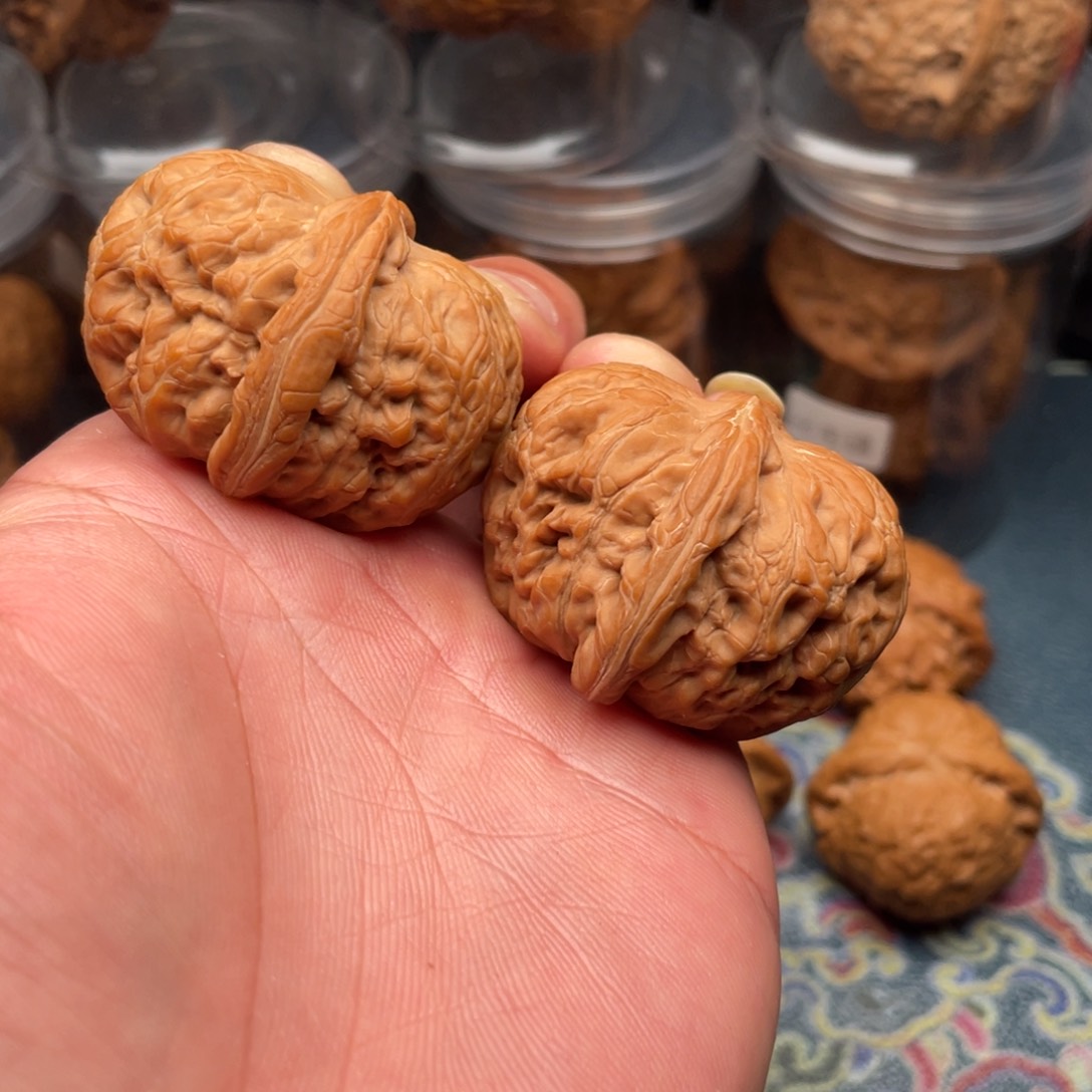 文玩核桃把件元宝