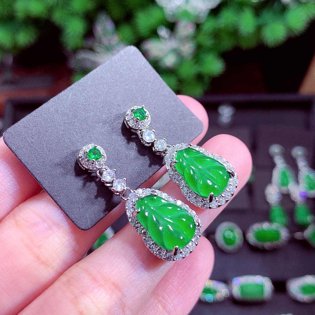 颈饰未镶嵌翡翠天然