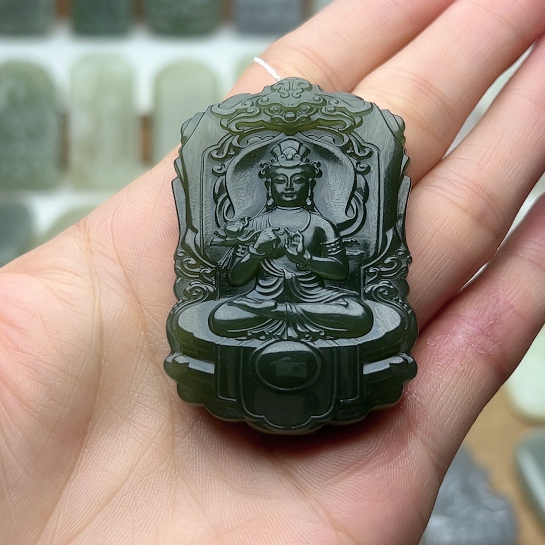 墨***菲和田玉未镶嵌颈饰