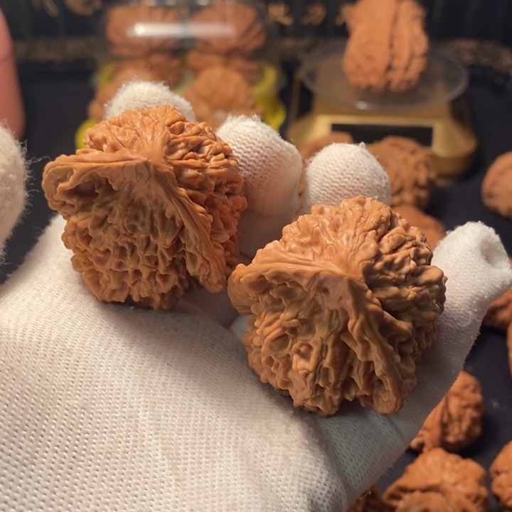 文玩核桃吊坠小兔