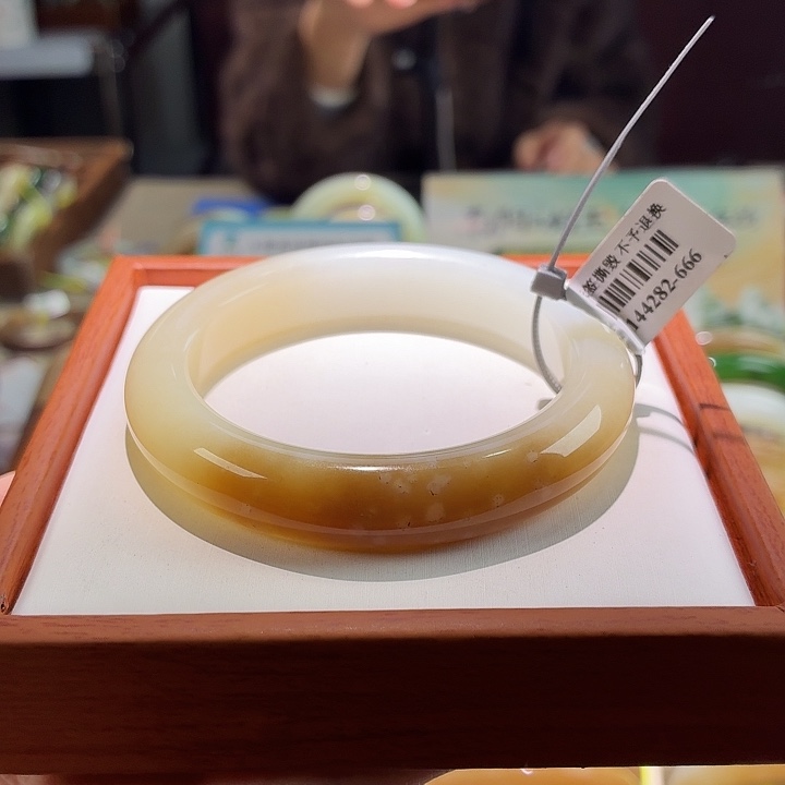 和田玉未镶嵌手镯22。 55